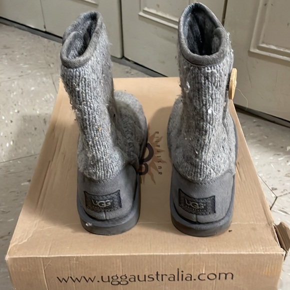 Gray UGG - Picture 2 of 3